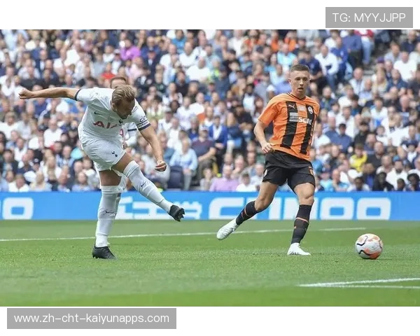 凯恩背身转身顺势分向边路,热刺前场线路更加立体:全新进攻美学的崛起 凯恩背身转身顺势分向边路,热刺前场线路更加立体:全新进攻美学的崛起